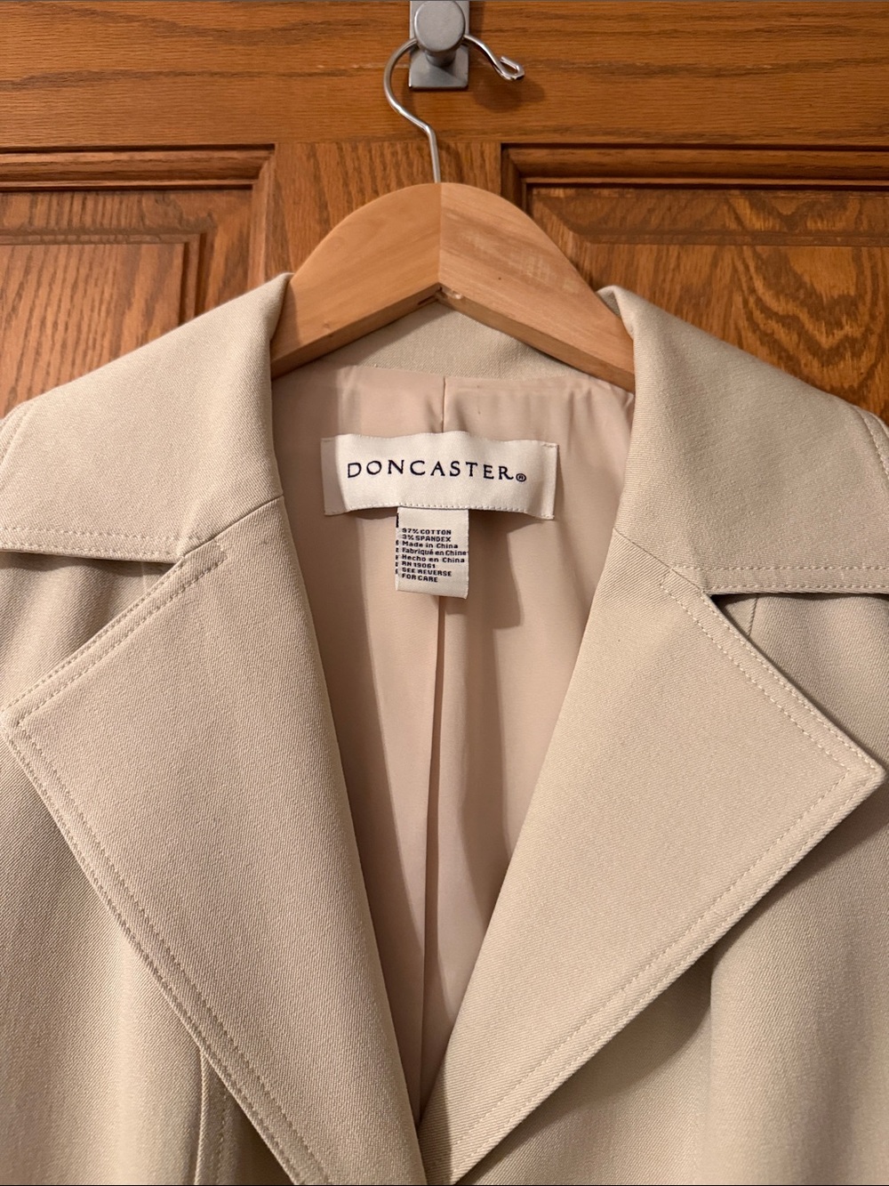 Doncaster Women's Button-Front Mid-Length Cream Cotton Blend Trench Coat Size 6 - Picture 3 of 6